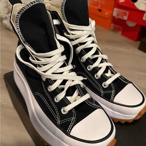 Converse Run Star Hike Platform/Black & White Platform High-Top Sneakers